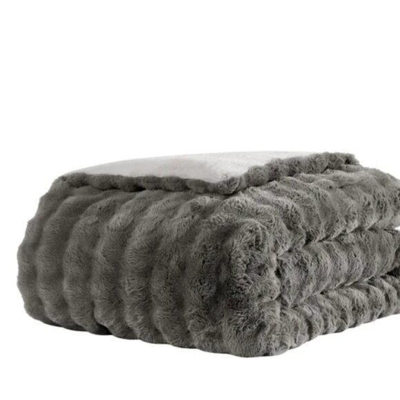 QUEEN FRYE Classic 3-piece Faux Fur Luxury Comforter Set - Picture 3 of 7